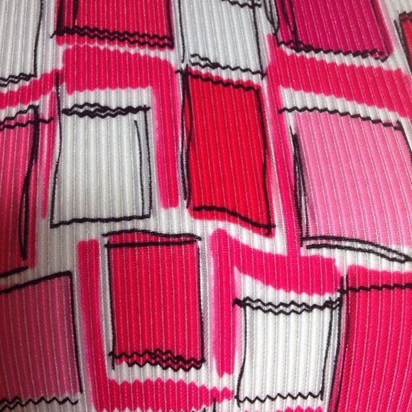 Pink, black, and white sleeveless top - Picture 3 of 3